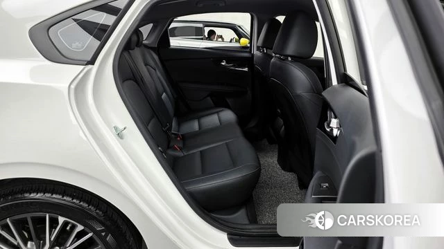 Kia The New K3 2nd generation 2023 Белый из Кореи, фото 3