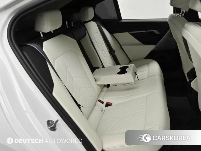 BMW 5 Series (G60) 2025 Белый из Кореи, фото 3