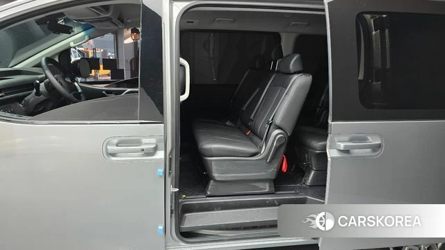 Hyundai Staria 2024 Серебристо-серый из Кореи, фото 3