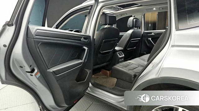 Volkswagen Tiguan Allspace 2020 Серебряный из Кореи, фото 3