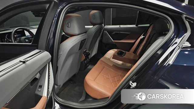 BMW 5 Series (G60) 2025 Черный из Кореи, фото 3