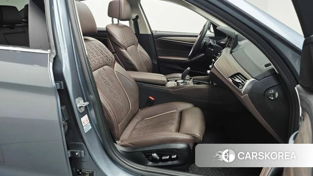 BMW 5 Series (G30) 2018 Небесно-голубой из Кореи, фото 3