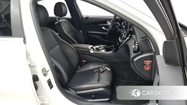 Mercedes-Benz C-Class W205 2019 Белый из Кореи, фото 3