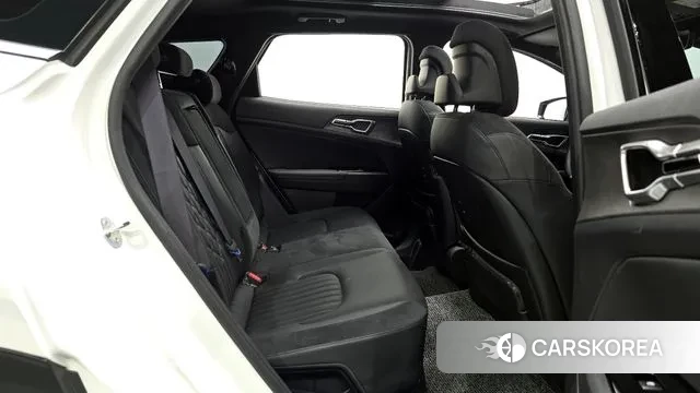 Kia Sportage 5th Generation Hybrid 2023 Белый из Кореи, фото 3