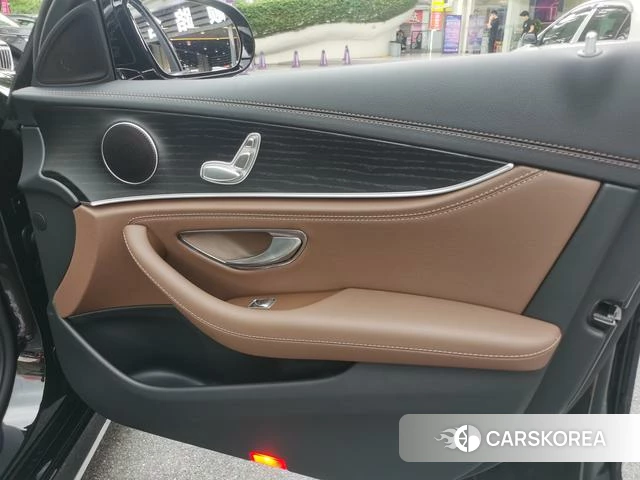Mercedes-Benz E-class 2023 Черный из Китая, фото 3