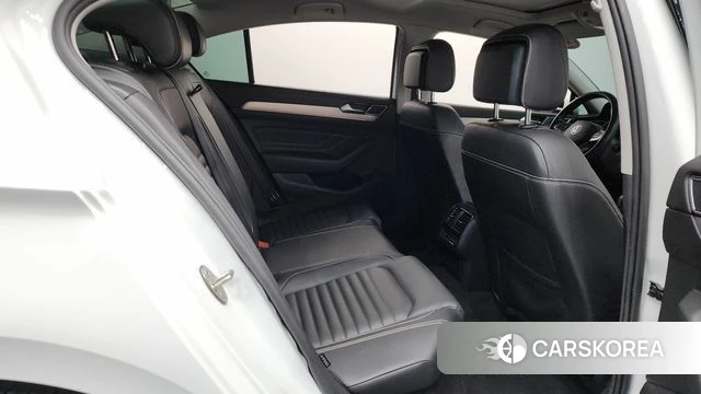 Volkswagen Passat GT (B8) 2021 Белый из Кореи, фото 3