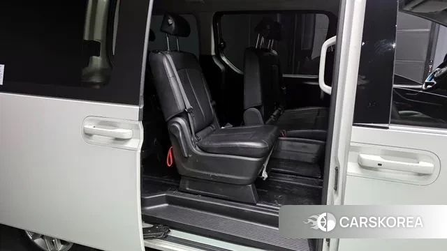 Hyundai Staria 2023 Белый из Кореи, фото 3