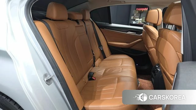 BMW 5 Series (G30) 2020 Серебряный из Кореи, фото 3