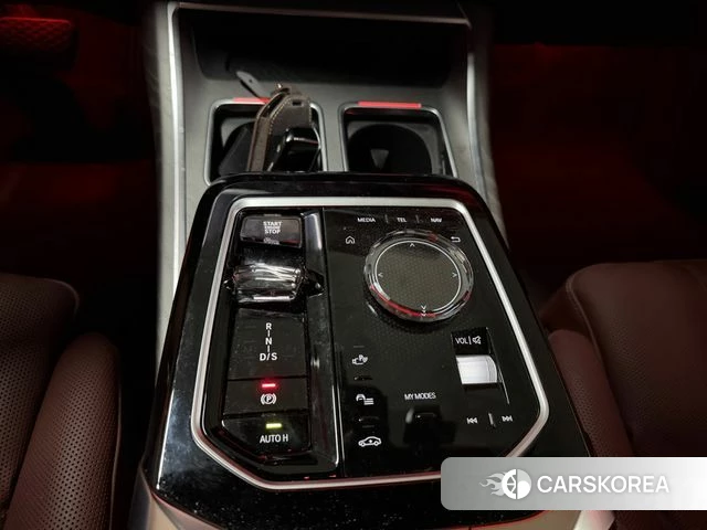 BMW 7 Series (G70) 2023 Серебристо-серый из Кореи, фото 3