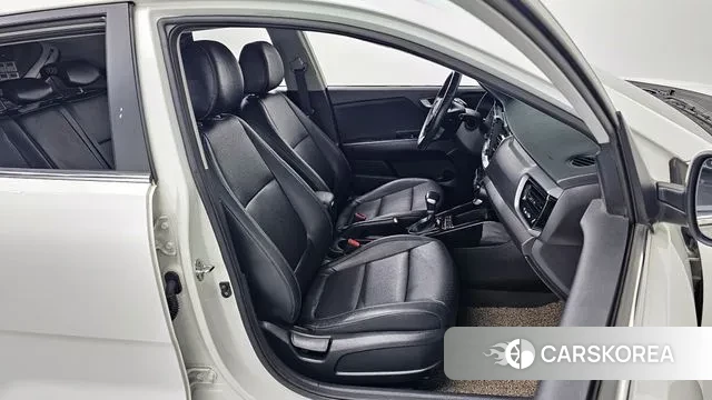 Kia Stonic 2018 Белый из Кореи, фото 3