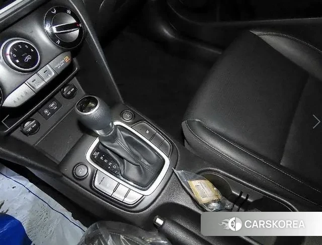 Hyundai Kona 2018 Серебристо-серый из Кореи, фото 3