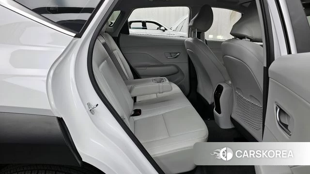 Hyundai Kona (SX2) 2023 Белый из Кореи, фото 3