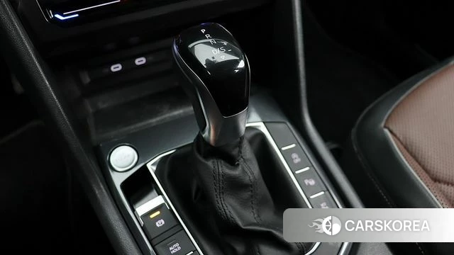 Volkswagen Tiguan Allspace 2023 Белый из Кореи, фото 3
