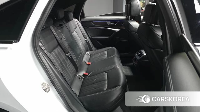 Audi A6 (C8) 2024 Белый из Кореи, фото 3