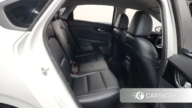 Kia The New K3 2nd generation 2022 Белый из Кореи, фото 3