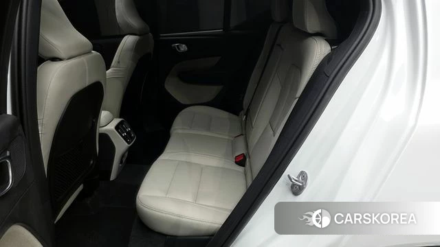 Volvo XC40 2023 Белый из Кореи, фото 3