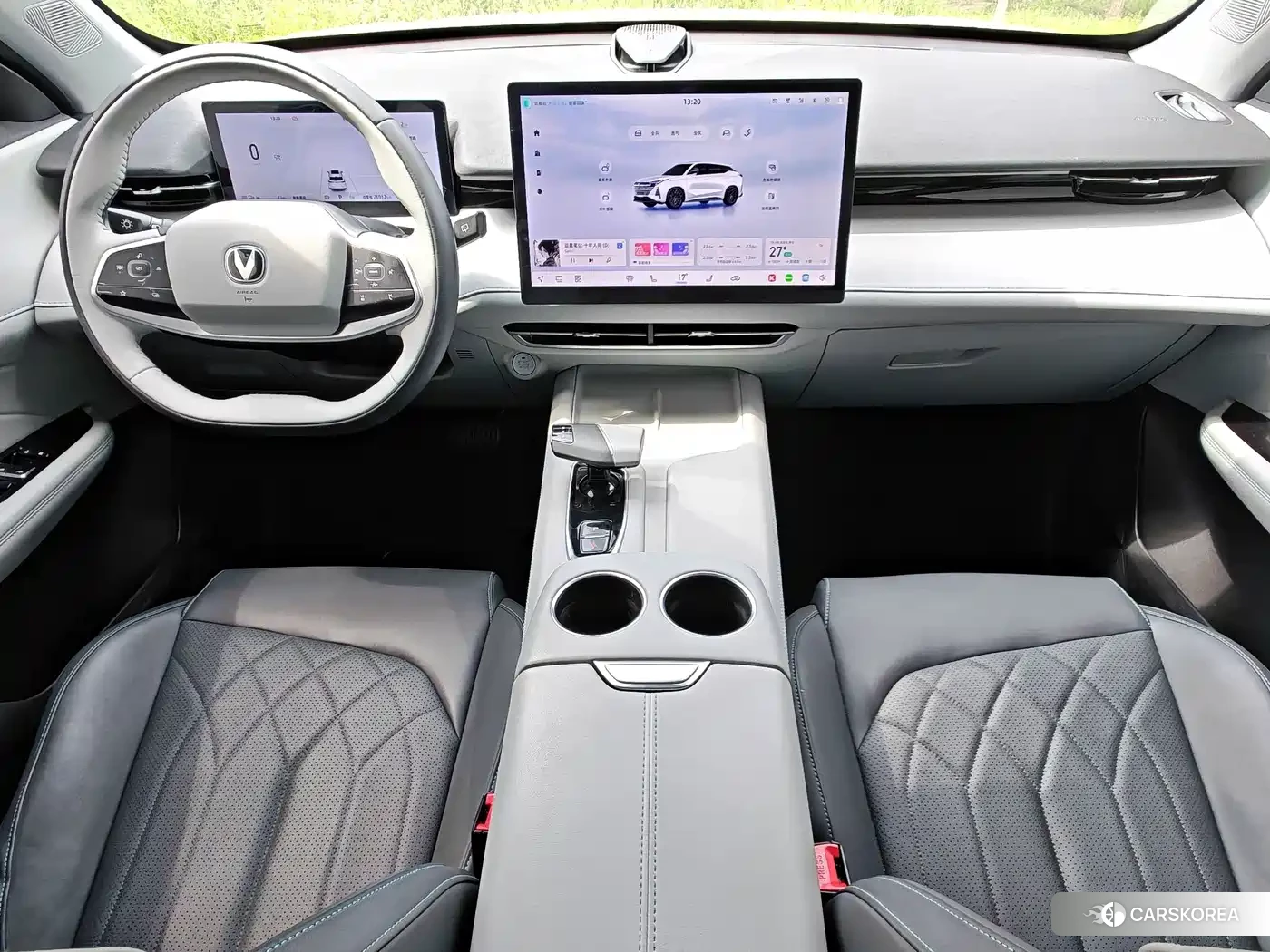 Chang'an UNI-Z New Energy 2024 Silver/gray из Китая, фото 3