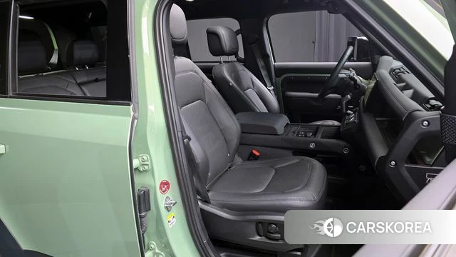 Land Rover Defender (L663) 2023 Зеленый из Кореи, фото 3