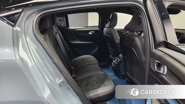 Volvo C40 Richards 2022 Светло-серебряный цвет из Кореи, фото 3
