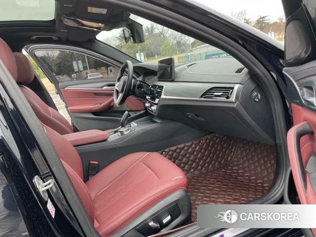 BMW 5 series 2021 Черный из Китая, фото 3
