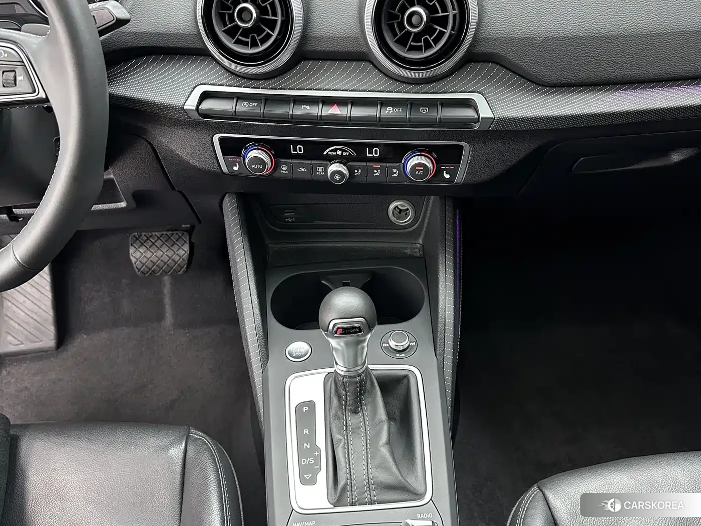 Audi Q2L 2022 Silver/gray из Китая, фото 3