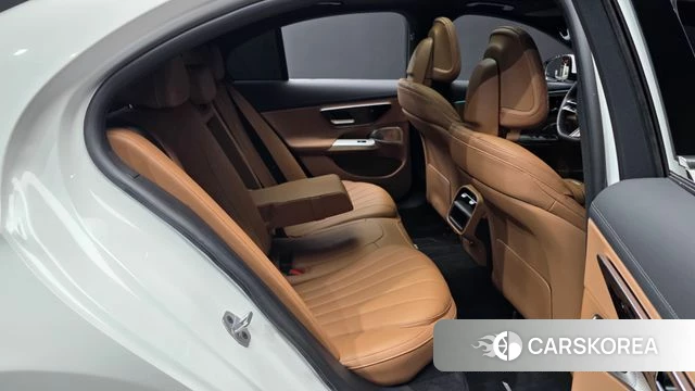 Mercedes-Benz E-Class W214 2024 Белый из Кореи, фото 3