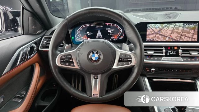 BMW 4 Series (G22) 2023 Светло-серебряный цвет из Кореи, фото 3