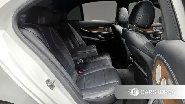 Mercedes-Benz E-Class W213 2021 Белый из Кореи, фото 3