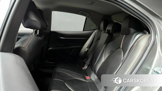 Toyota Camry (XV70) 2022 Серебряный из Кореи, фото 3