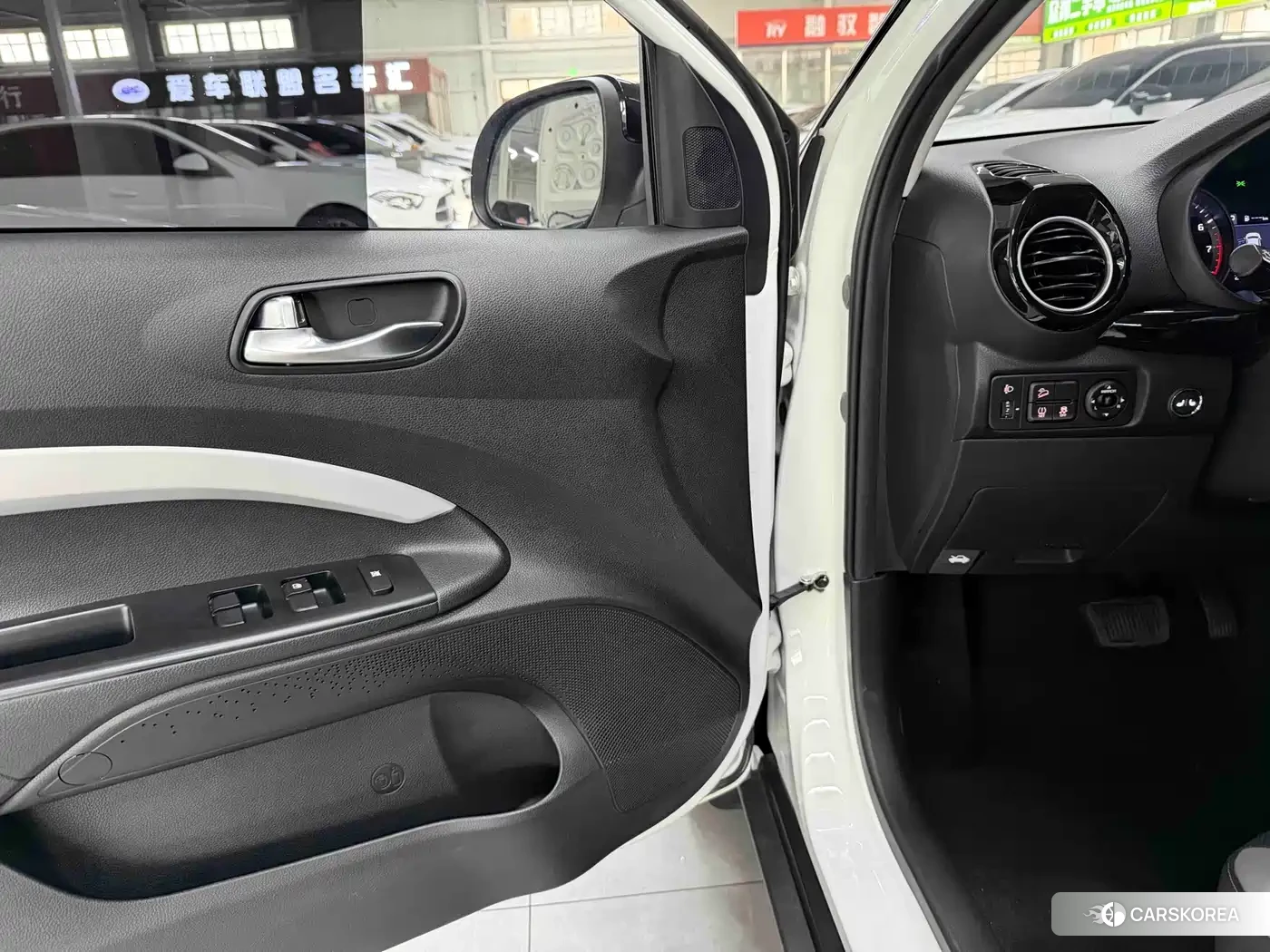 Kia KX1 2023 Белый из Китая, фото 3
