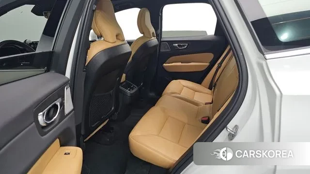 Volvo XC60 second Generation 2024 Белый из Кореи, фото 3