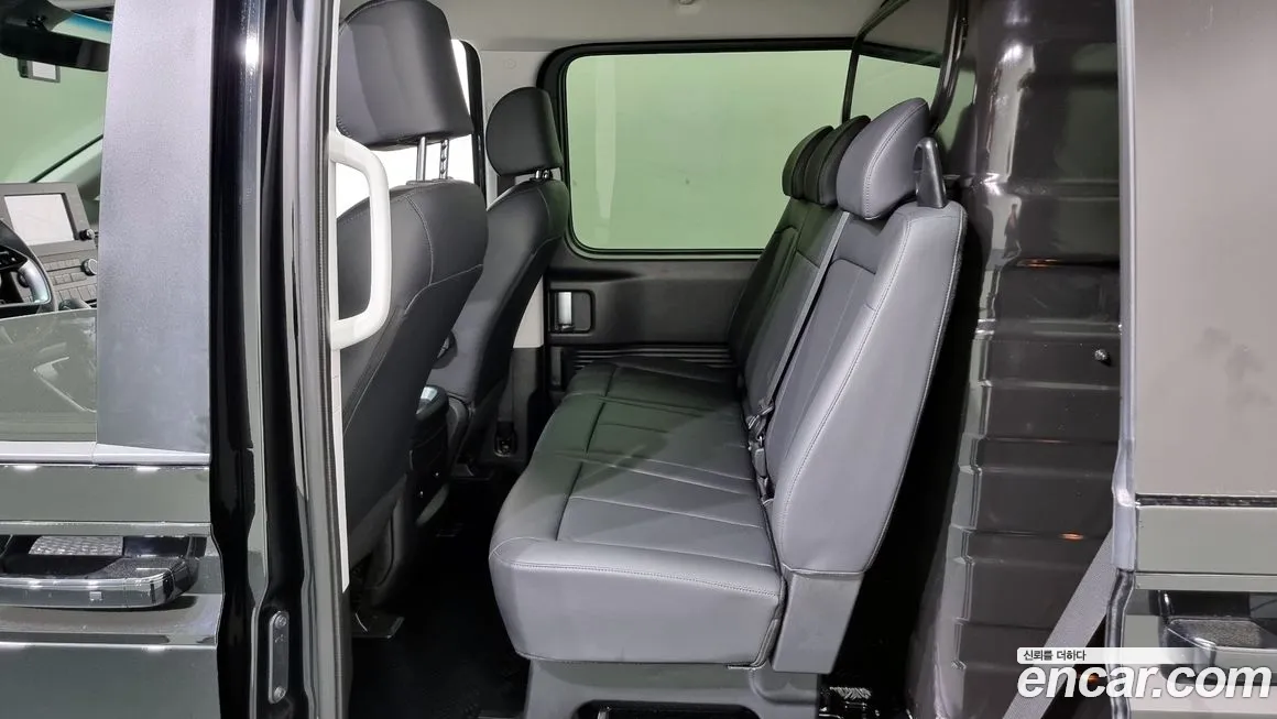 Hyundai Staria 2023 из Кореи, фото 3