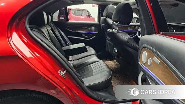 Mercedes-Benz E-Class W213 2019 Красный из Кореи, фото 3