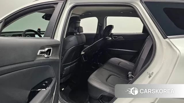 Kia Sportage 5th Generation Hybrid 2023 Белый из Кореи, фото 3