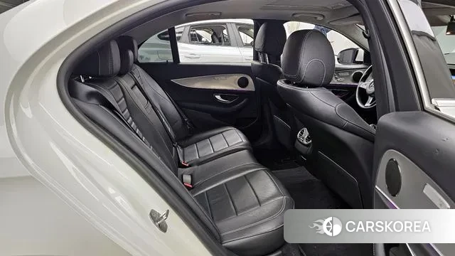 Mercedes-Benz E-Class W213 2018 Белый из Кореи, фото 3