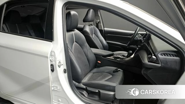 Toyota Camry (XV70) 2021 Белый из Кореи, фото 3