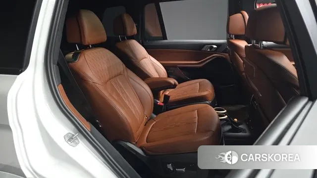 BMW X7 (G07) 2023 Белый из Кореи, фото 3