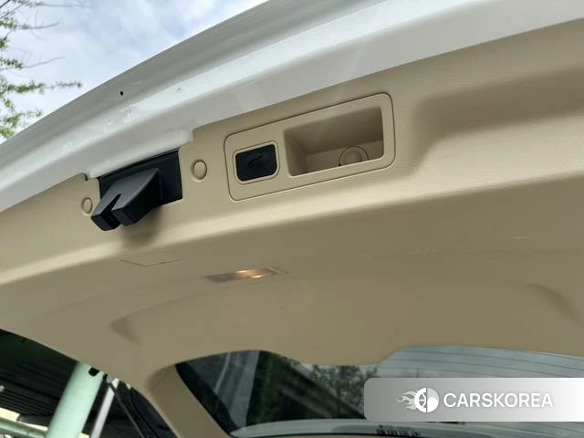 Buick GL8 2023 Белый из Китая, фото 3
