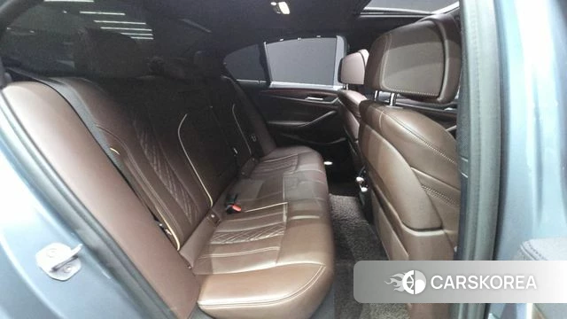 BMW 5 Series (G30) 2019 Светло-серебряный цвет из Кореи, фото 3