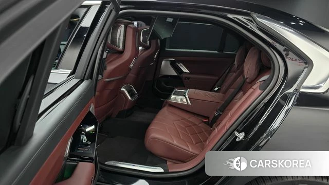 BMW 7 Series (G70) 2022 Черный из Кореи, фото 3
