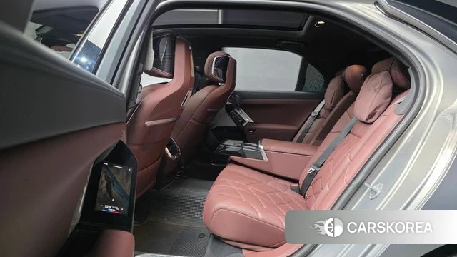 BMW 7 Series (G70) 2025 Серебристо-серый из Кореи, фото 3