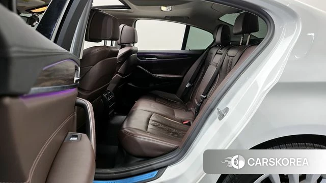 BMW 5 Series (G30) 2019 Белый из Кореи, фото 3