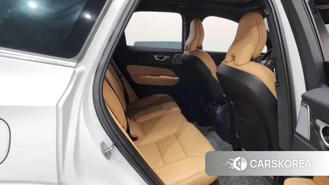 Volvo XC60 second Generation 2024 Белый из Кореи, фото 3