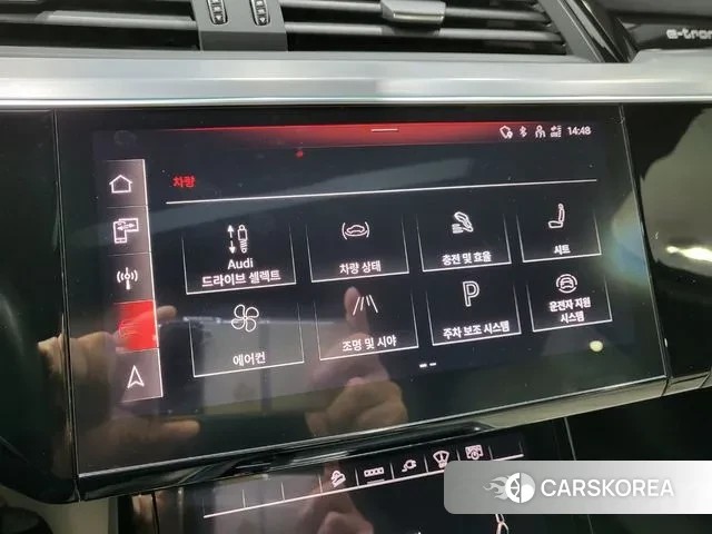 Audi e-Tron 2021 Жемчужный цвет из Кореи, фото 3