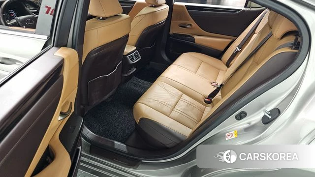 Lexus ES300h 7th generation 2019 Песочный из Кореи, фото 3