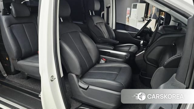 Hyundai Staria 2023 Белый из Кореи, фото 3