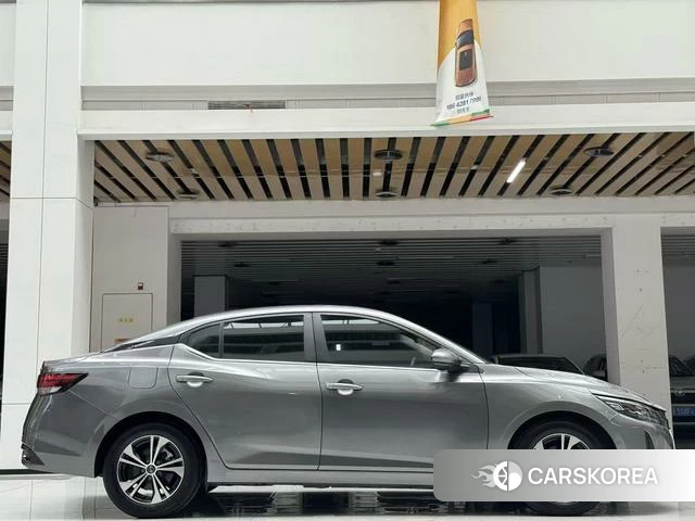 Nissan Xuan Yi 2024 Серебристо-серый из Китая, фото 3