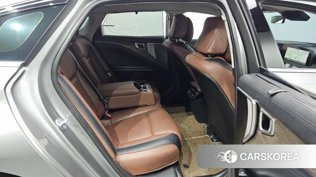 Kia K8 2023 Серебристо-серый из Кореи, фото 3