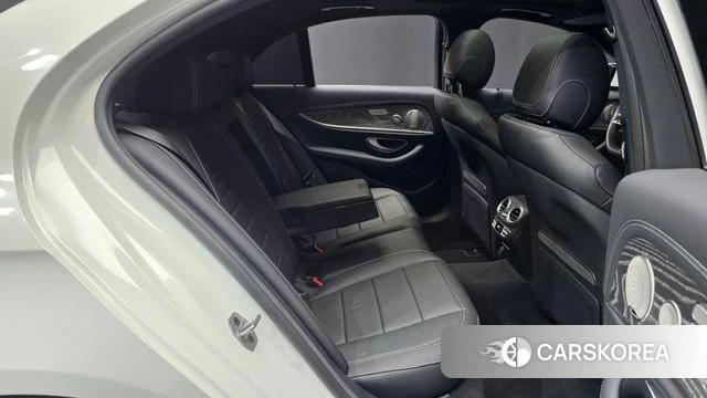 Mercedes-Benz E-Class W213 2022 Белый из Кореи, фото 3