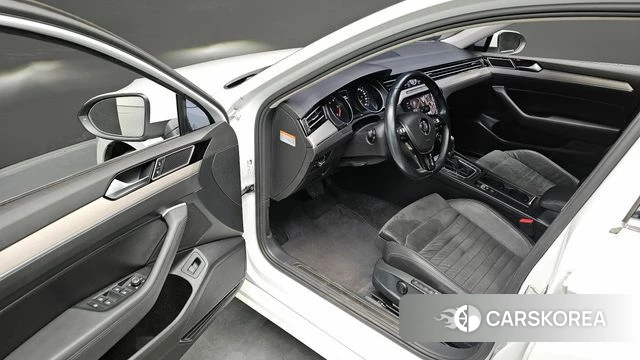 Volkswagen Passat GT (B8) 2018 Белый из Кореи, фото 3